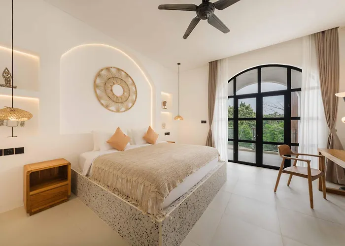 Tropical 2br W/ Rooftop & Private Pool 別荘