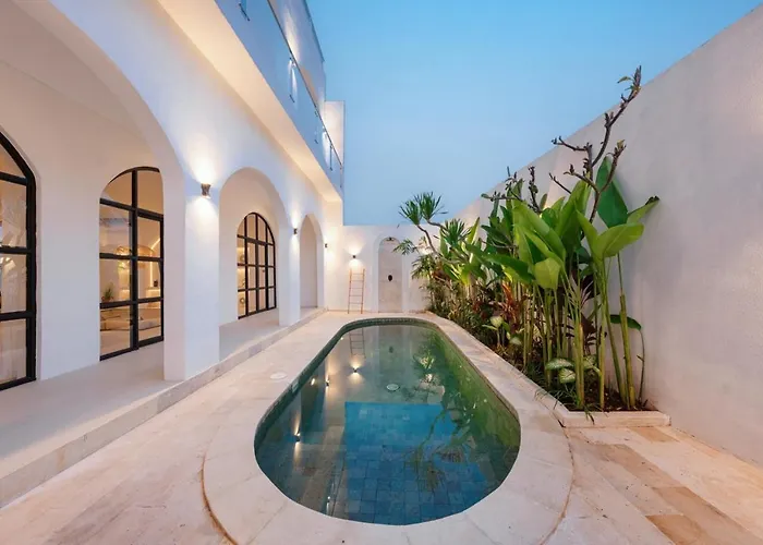 Ferienhaus Tropical 2br W/ Rooftop & Private Pool