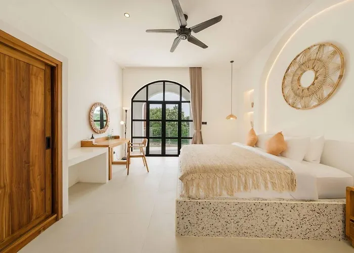 Tropical 2br W/ Rooftop & Private Pool *