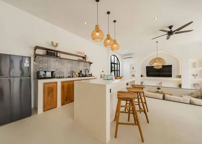 Tropical 2br W/ Rooftop & Private Pool 別荘 *