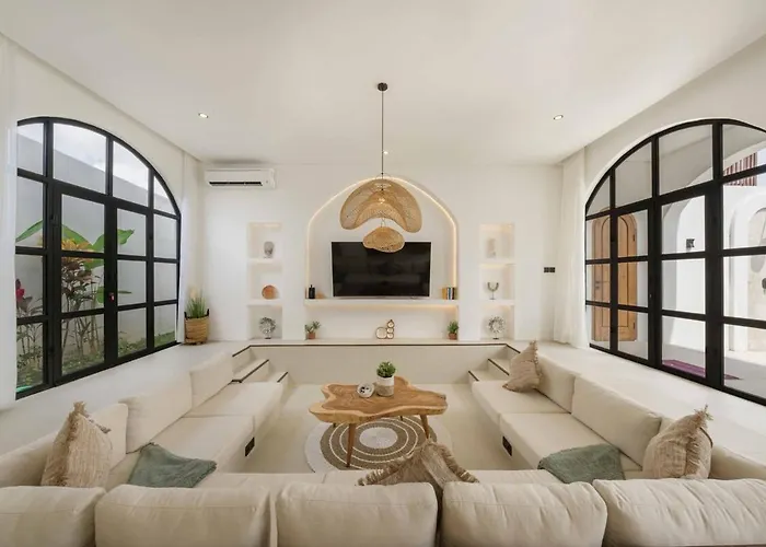 別荘 Tropical 2br W/ Rooftop & Private Pool ウンガサン