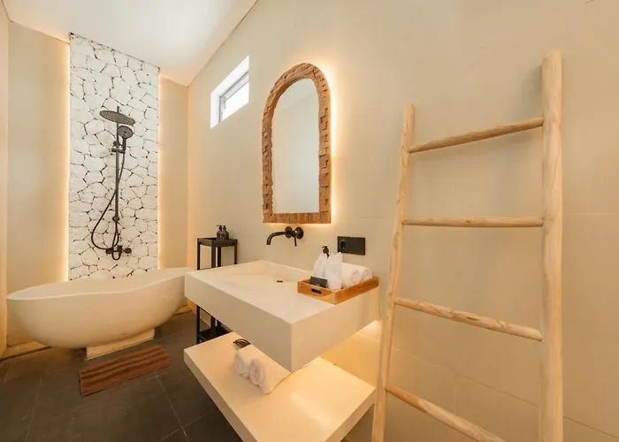 Tropical 2br W/ Rooftop & Private Pool Vakantiehuis Ungasan