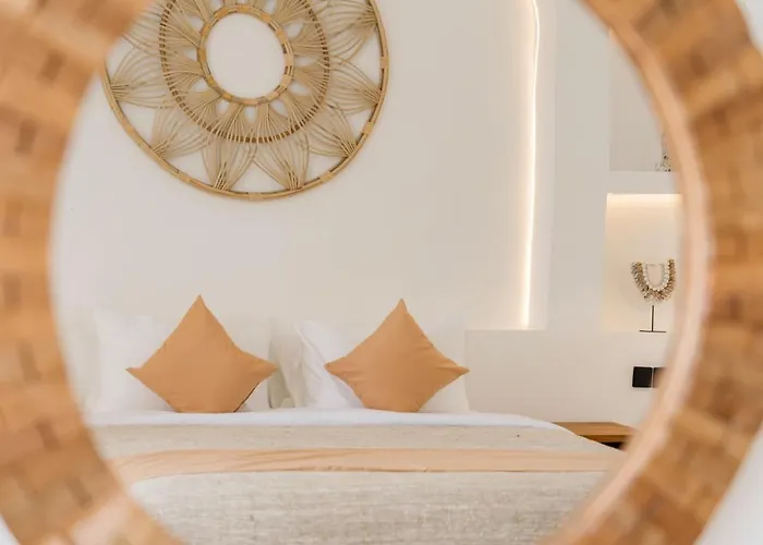 Tropical 2br W/ Rooftop & Private Pool 別荘