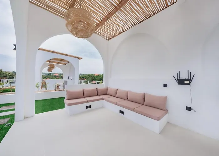 Tropical 2br W/ Rooftop & Private Pool *