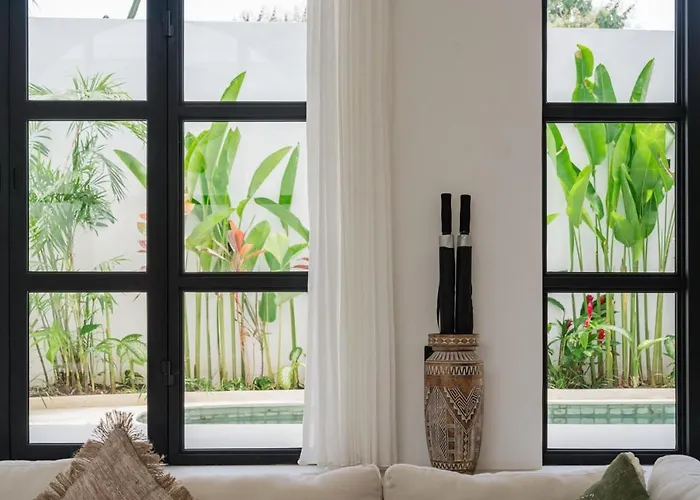 Tropical 2br W/ Rooftop & Private Pool *