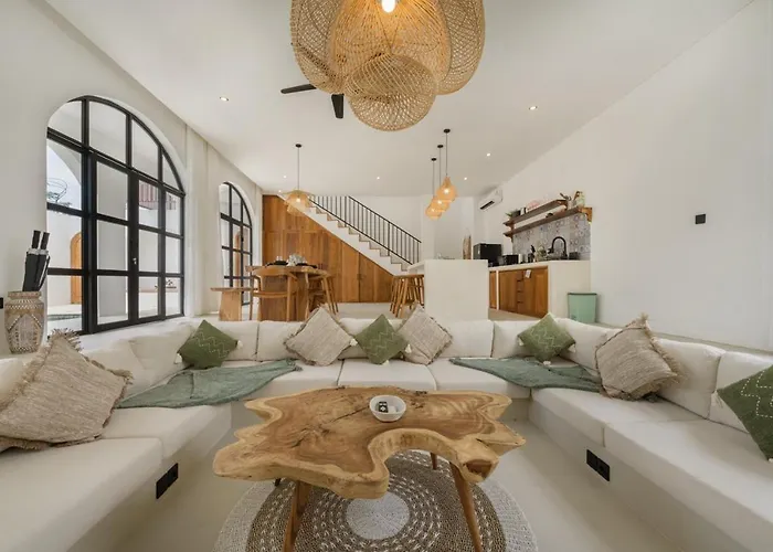 Tropical 2br W/ Rooftop & Private Pool 別荘 *