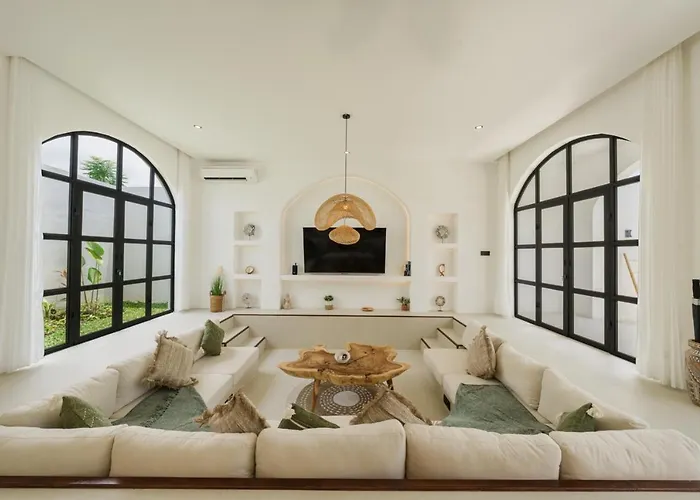 Tropical 2br W/ Rooftop & Private Pool ウンガサン